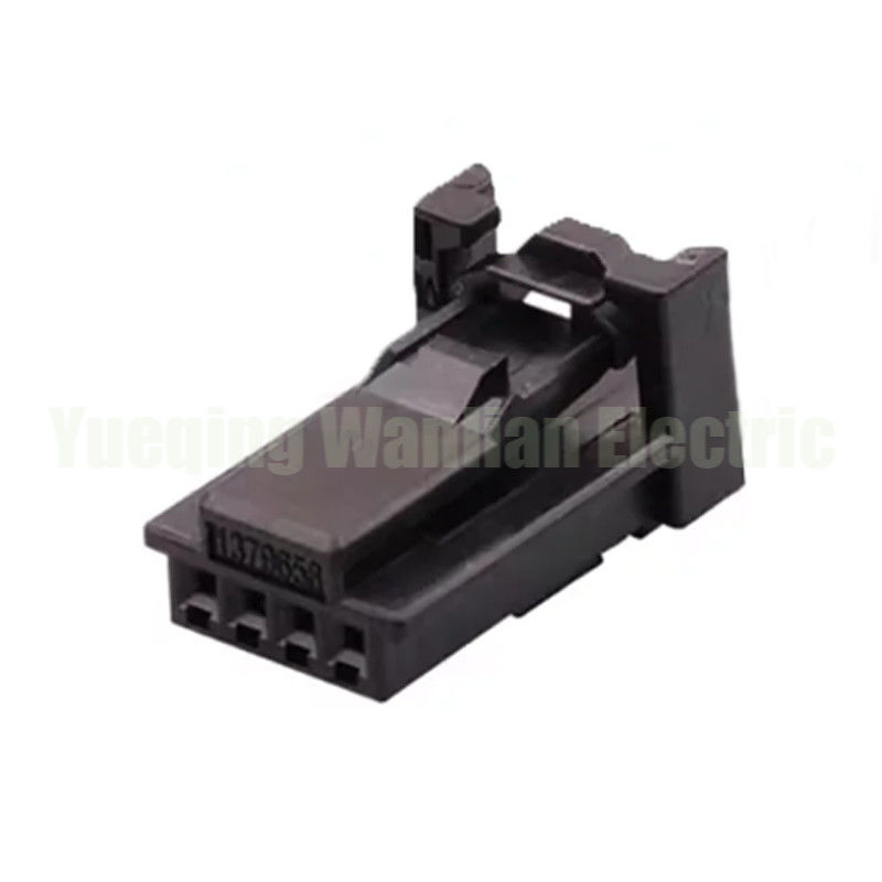 4 Pin 1379658-1 Tyco AMP Automatyczny złącze okablowanie Przesyłki małe prądy CONN PLUG HSG Shell Sheath